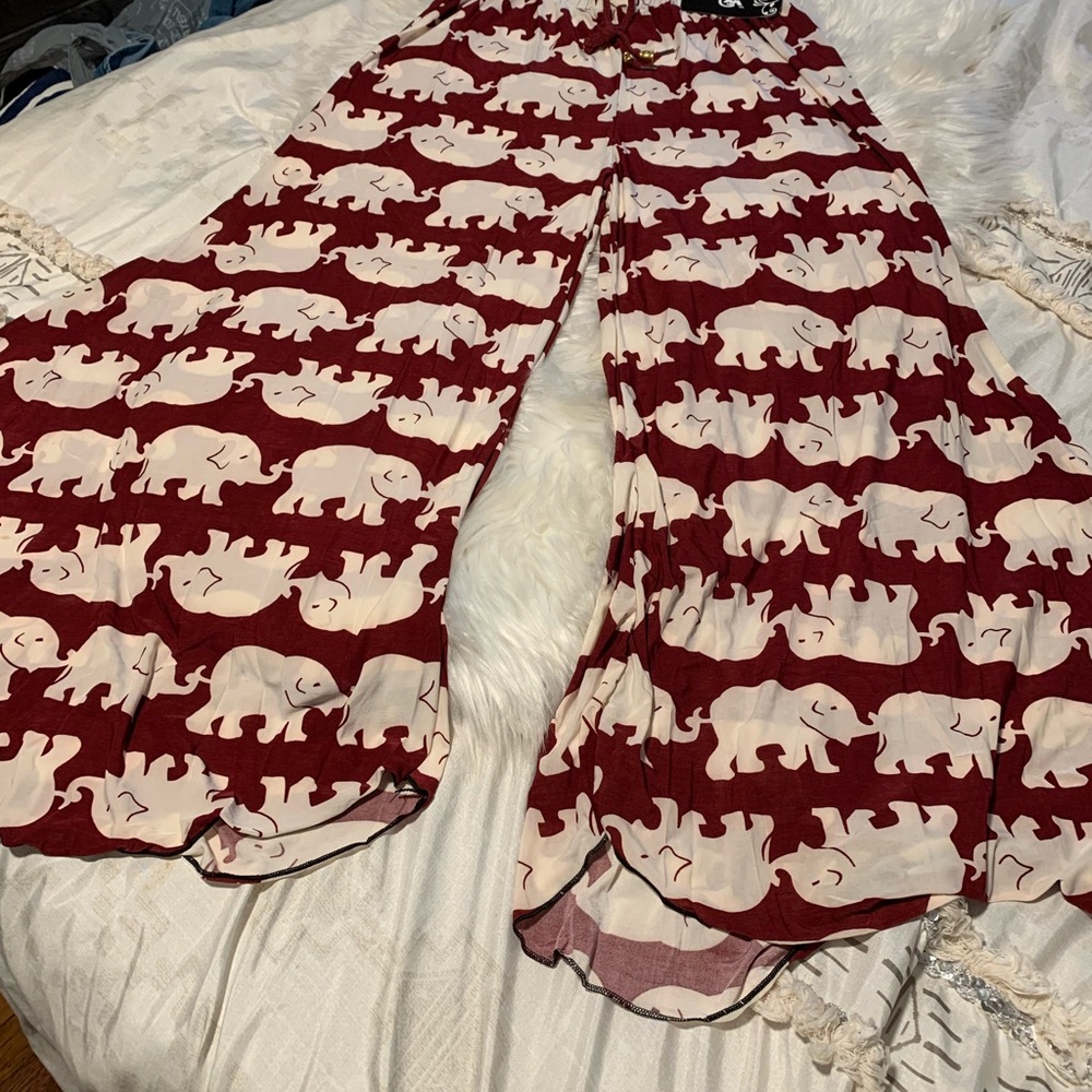 New Alabama Elephant wide leg pants . Tags still on never worn . Cute